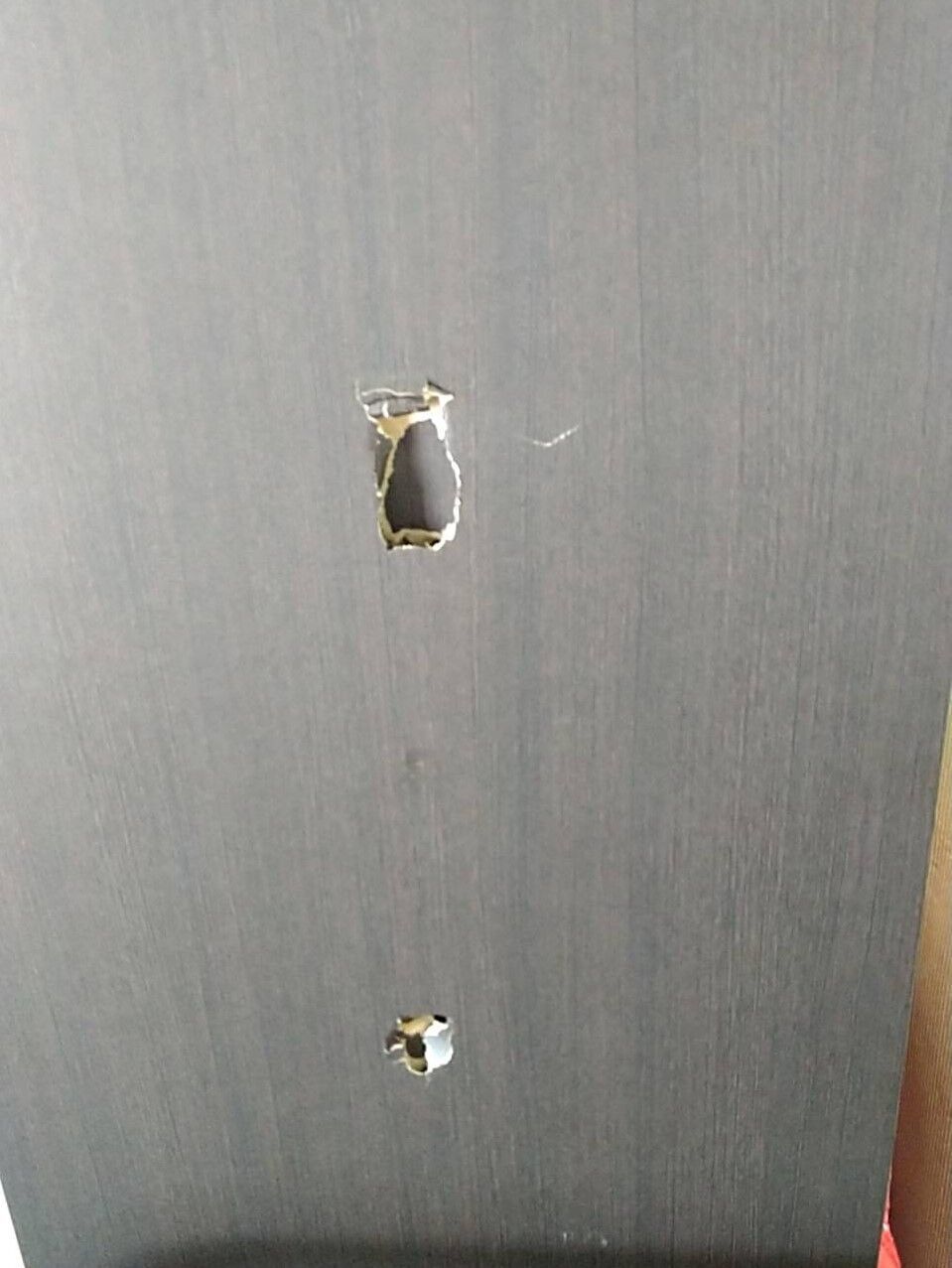家具にあいた穴補修をお考えならトータルリペアくさかにお任せください！札幌市、北広島市近郊で承っております。