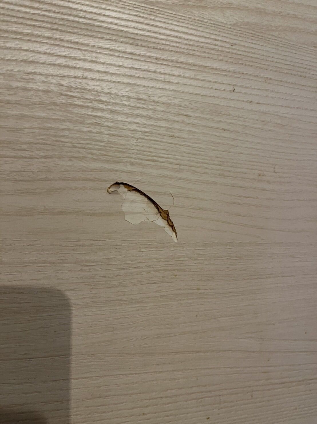 ドアに開いた穴の補修はトータルリペアくさかにお任せください！札幌市、北広島市近郊、石狩市近郊で承っております。