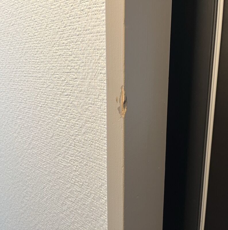 建具の柱に傷、凹みができてしまったらトータルリペアくさかにお任せください！札幌市、北広島市で承っております。