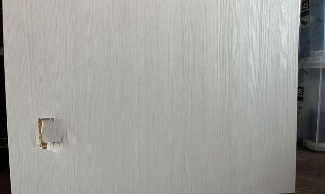 ドアに穴があいたら修理はトータルリペアくさかにお任せください！札幌市、北広島市で承っております。
