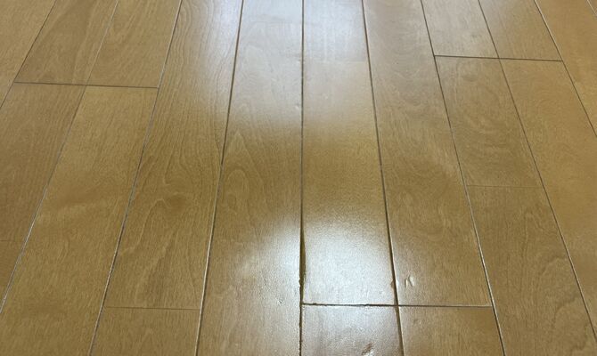 フローリングの凹み補修はトータルリペアくさかにお任せください！札幌市、北広島市で承っております。