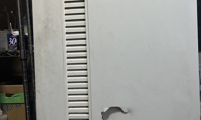 ドアに穴が開いたら交換をする前にトータルリペアくさかにお任せください！札幌市、北広島市で承っております